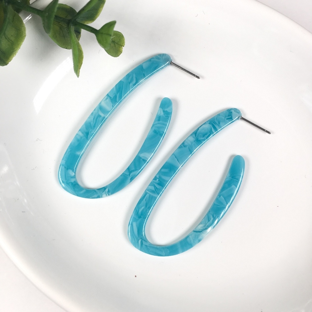 Resin Tortoise Shell Elongated Hoop Earrings - Picture 3 of 4